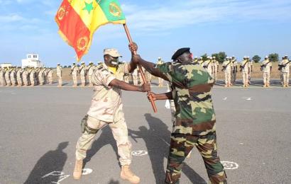 Remise de drapeau au 10e détachement sénégalais dans le cadre de la Minusma pour le  Mali